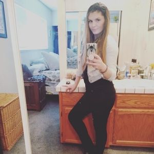 Meet your Posher, Brooke